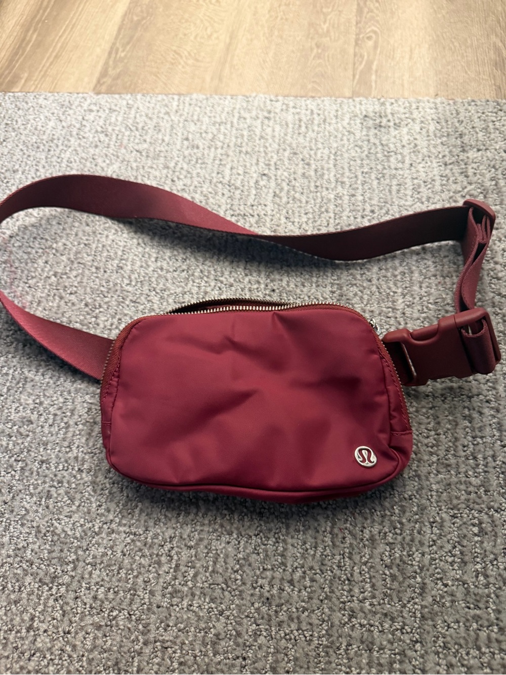 Burgundy Lululemon nylon & polyester belt bag #activewear #athleisure